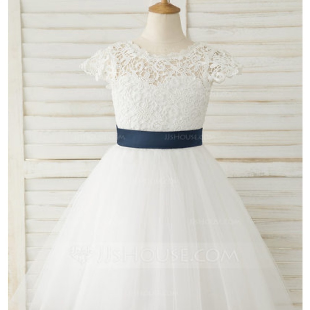 NWT Lace/Tulle knee length flower girl dress